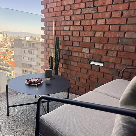 Rooftop Red Apple *