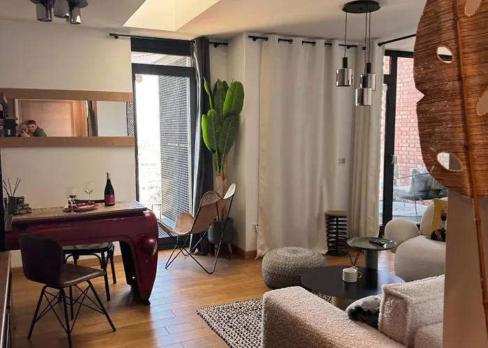 Rooftop Red Apple 소피아