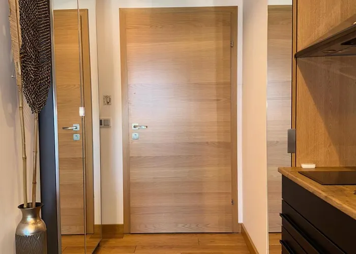 Rooftop Red Apple 아파트 *