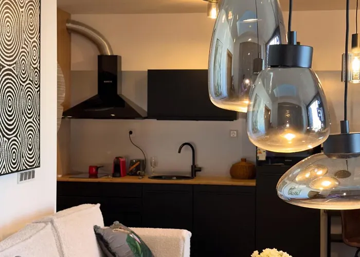 Rooftop Red Apple 소피아